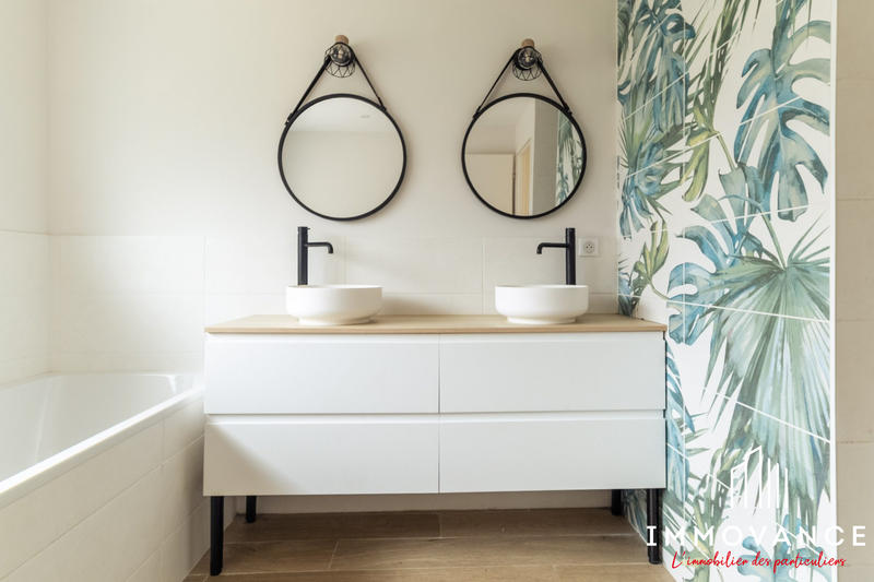 Maison traditionnelle - 240 m² - 6 pièces