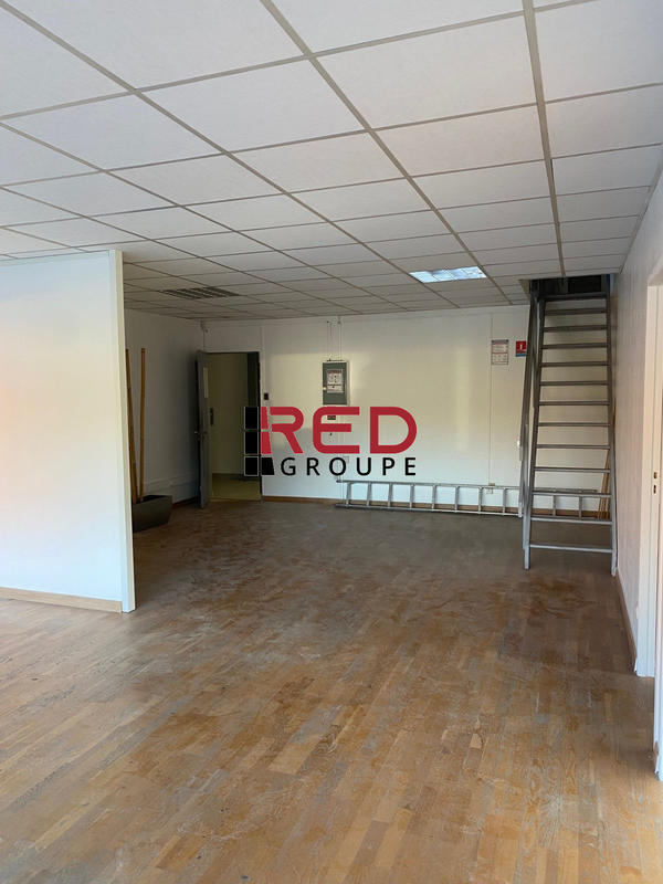 Local d'activités - 199 m²