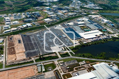 Terrain commercial - 2 400 m²