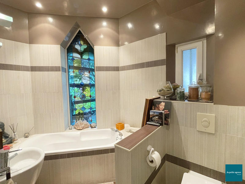 Maison - 224 m² - 8 pièces