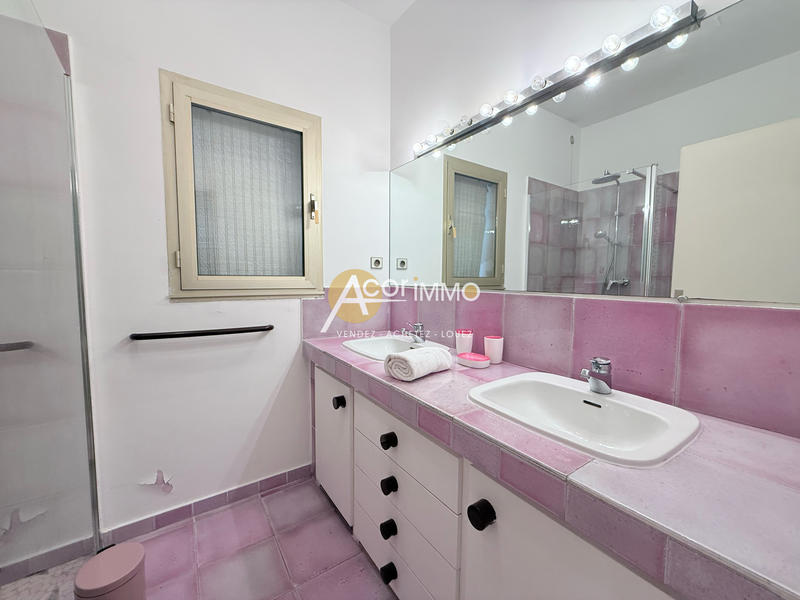 Maison - 270 m² - 6 pièces