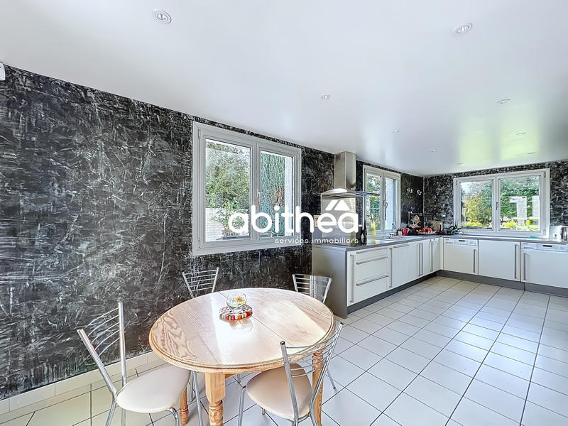 Propriété - 317 m² - 9 pièces