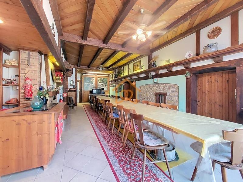 Propriété - 353 m²