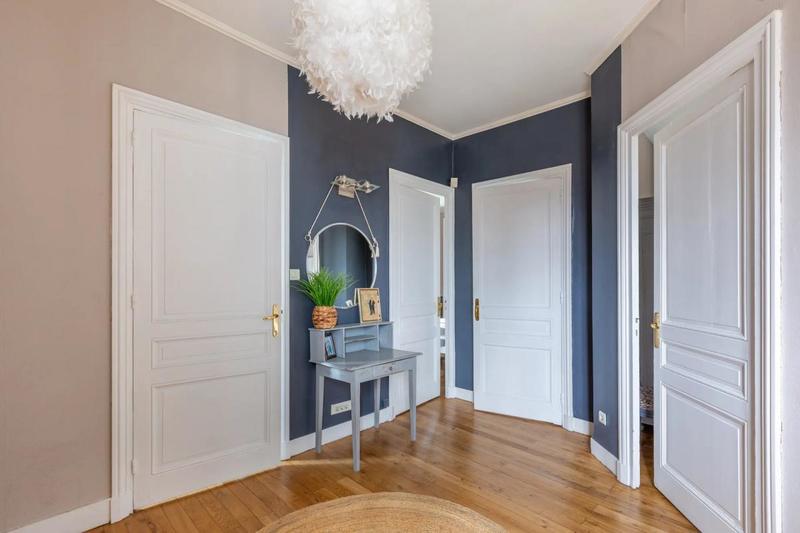 Maison - 320 m² - 8 pièces