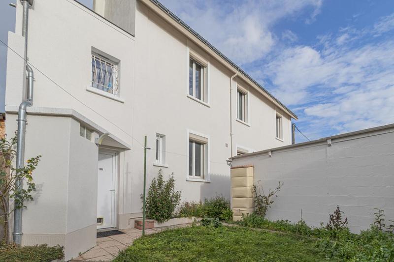 Maison - 90 m² - 5 pièces