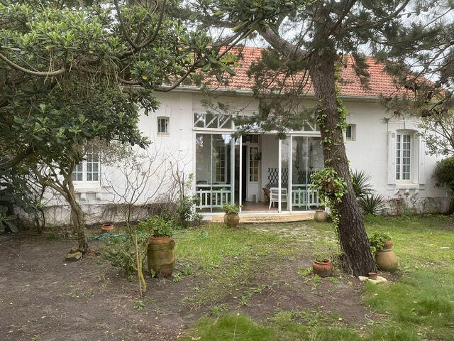 Maison - 209 m² - 9 pièces