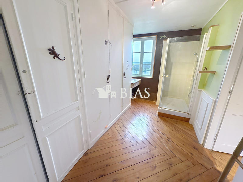 Maison - 246 m² - 9 pièces