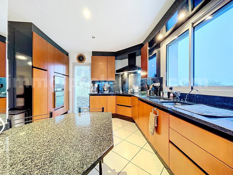 Maison - 180 m² - 5 pièces