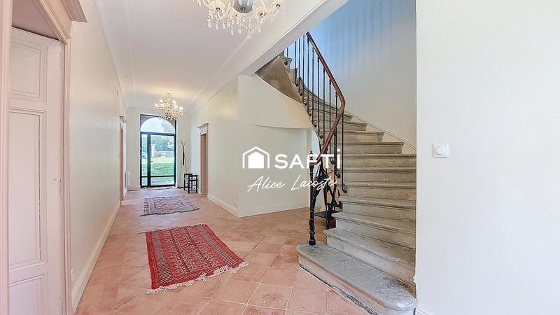 Maison - 245 m² - 7 pièces