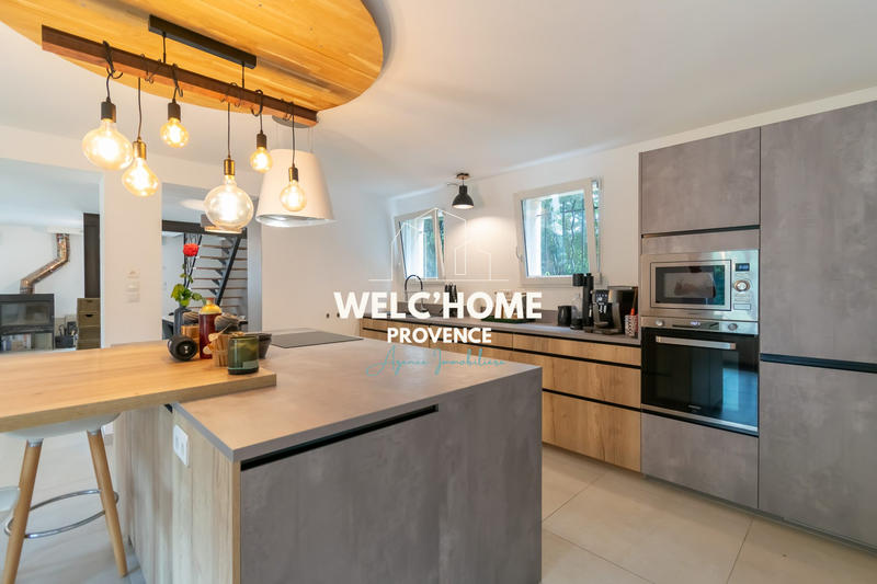 Maison - 235 m² - 7 pièces