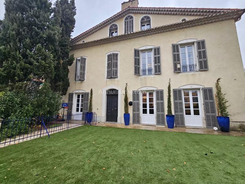 Maison - 315 m² - 10 pièces