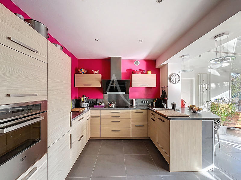 Maison - 171 m² - 6 pièces