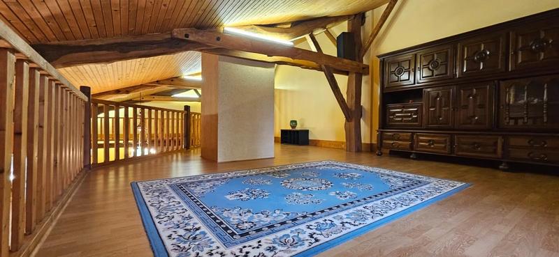 Maison - 410 m² - 11 pièces