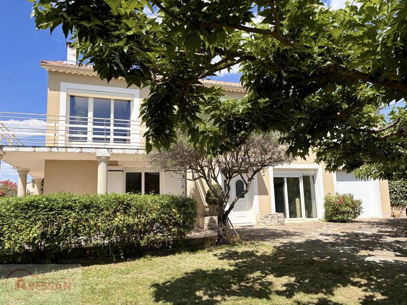 Maison - 220 m² - 7 pièces