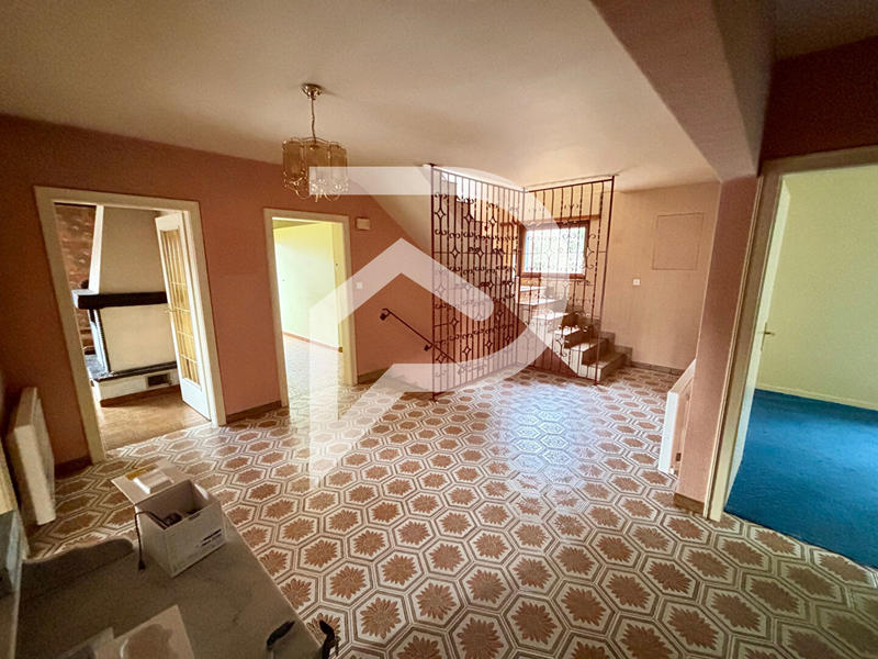 Maison - 215 m² - 10 pièces