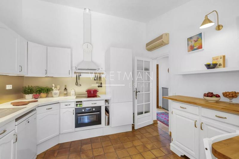 Maison - 218 m² - 9 pièces