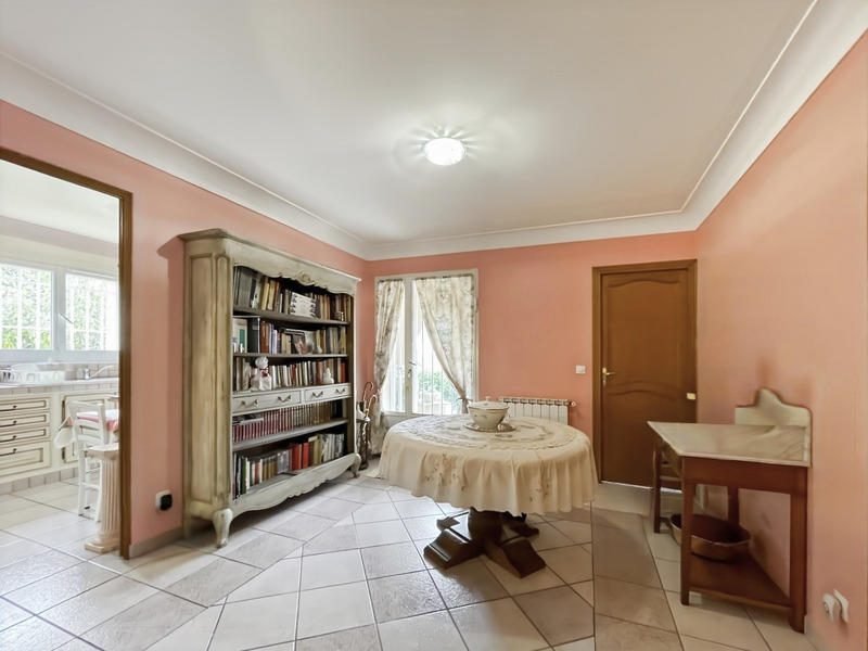 Maison - 216 m² - 9 pièces