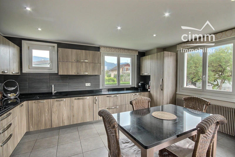 Maison - 169 m² - 9 pièces