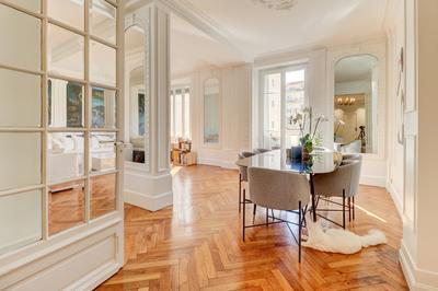 Appartement - 140 m² - 5 pièces