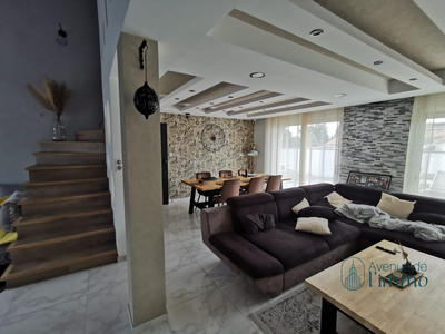 Maison - 161 m² - 7 pièces