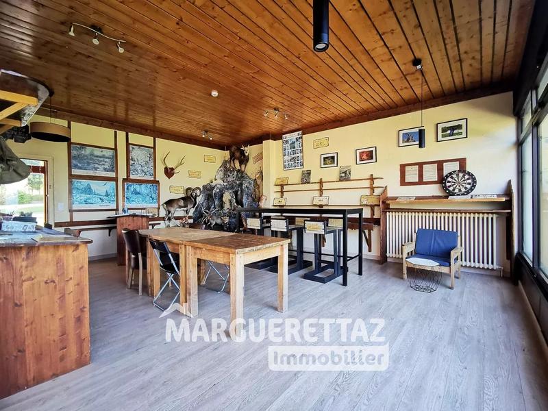 Propriété - 3 500 m² - 70 pièces