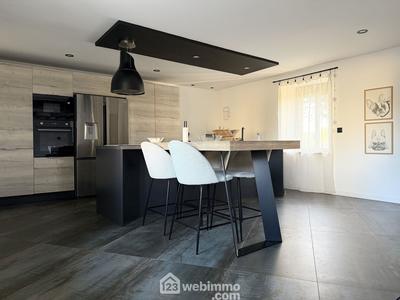 Maison - 140 m² - 5 pièces