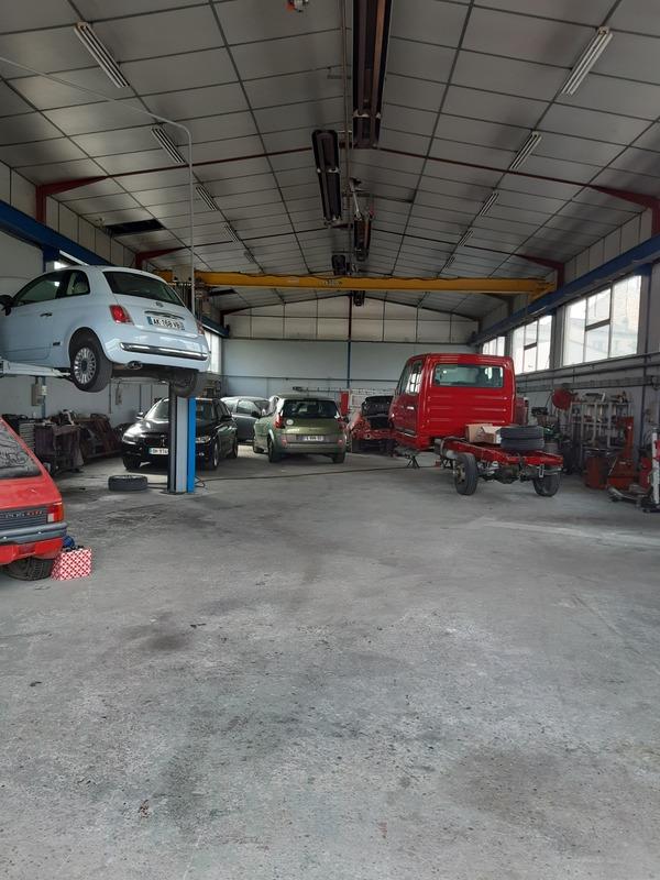 Local commercial - 650 m² - 3 pièces