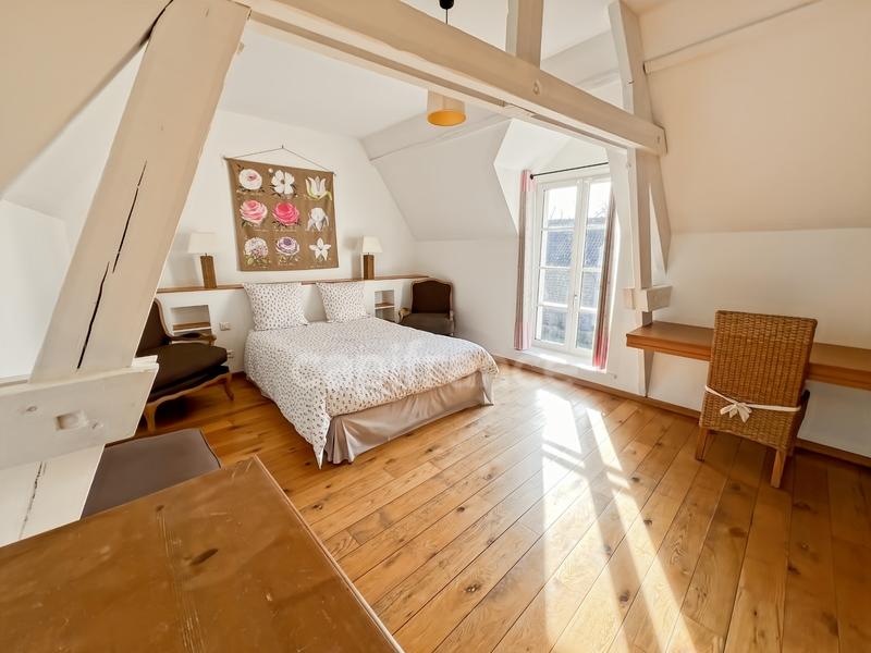 Propriété - 468 m² - 10 pièces