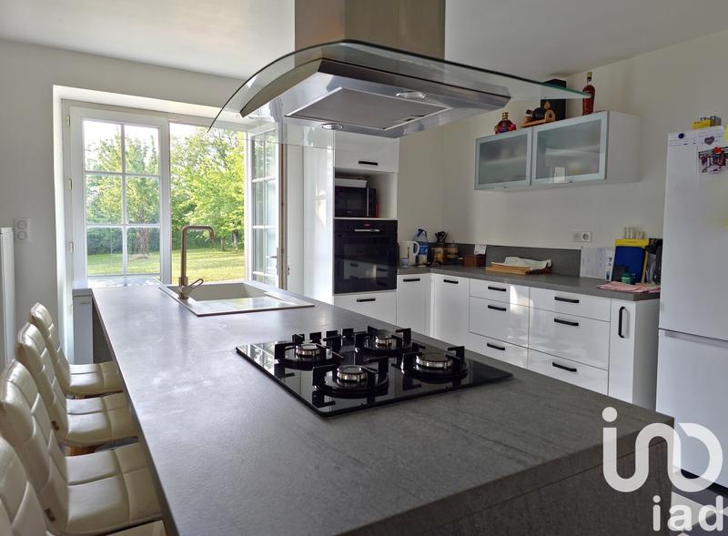 Maison - 940 m² - 23 pièces