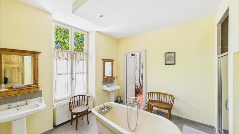 Maison de loisirs - 650 m² - 9 pièces