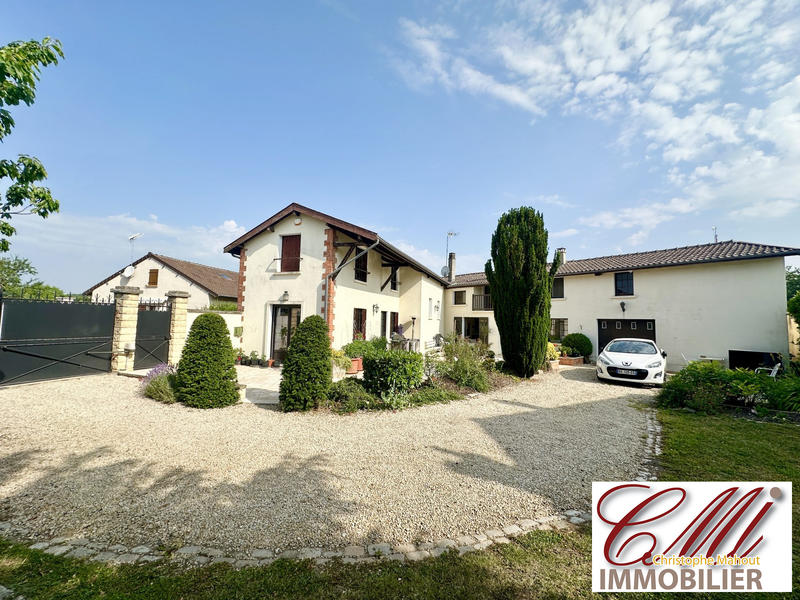 Maison - 220 m² - 9 pièces