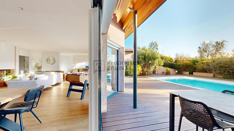 Maison - 258 m² - 8 pièces