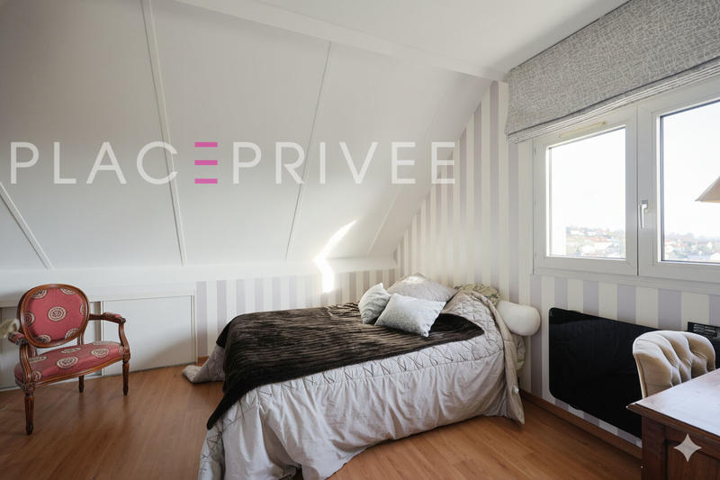 Maison - 295 m² - 7 pièces