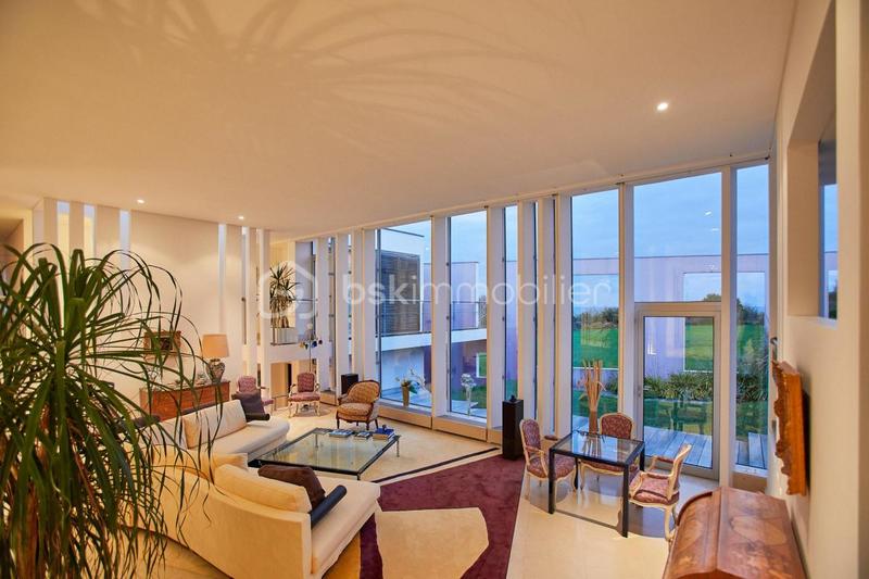 Maison d'architecte - 248 m² - 7 pièces