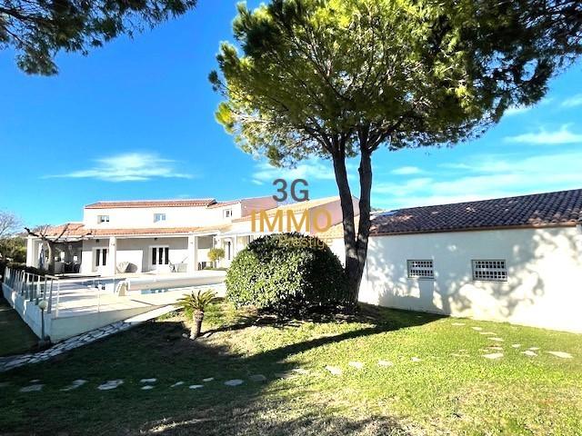 Maison - 238 m² - 8 pièces