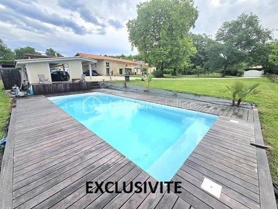 Demeure - 379 m² - 10 pièces