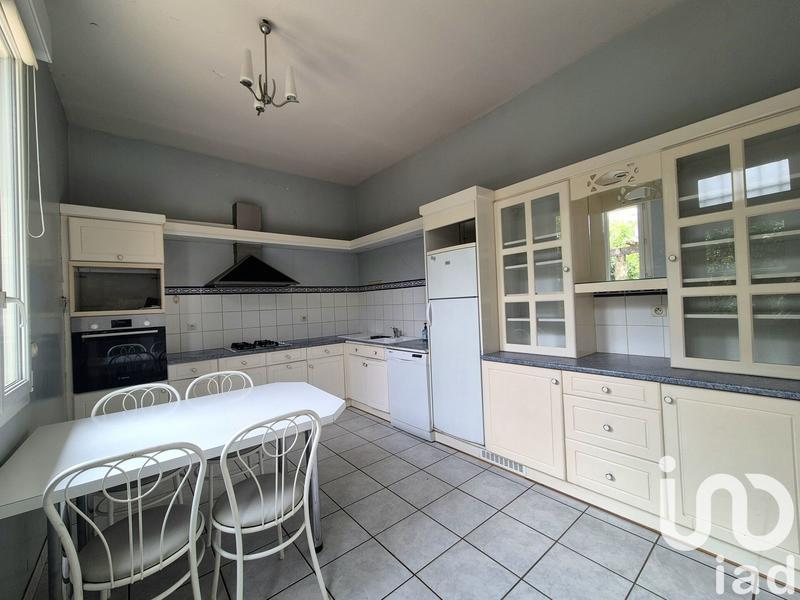 Maison - 250 m² - 8 pièces