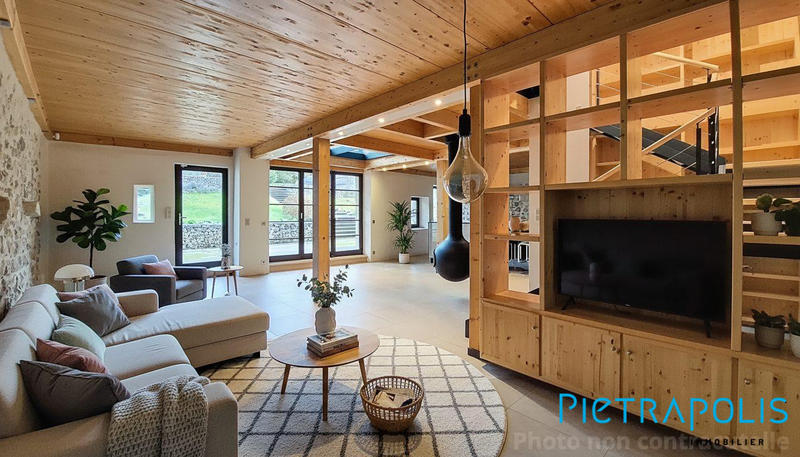 Maison - 255 m² - 5 pièces