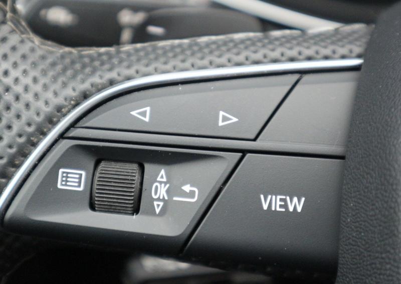 Audi Q5 Sportback 55 TFSIe 367 s-Line Hybride Rechargeable / Toit Ouvrant Attache Remorque Camera de Recul Affichage Tete Haute Coffre Elec B&amp;O