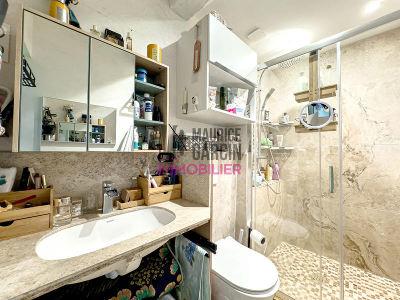 Maison - 260 m² - 10 pièces