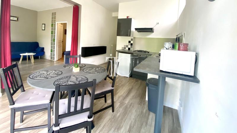 Maison - 264 m² - 8 pièces