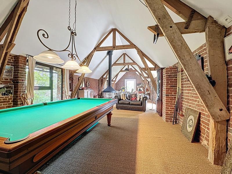 Maison traditionnelle - 347 m² - 12 pièces