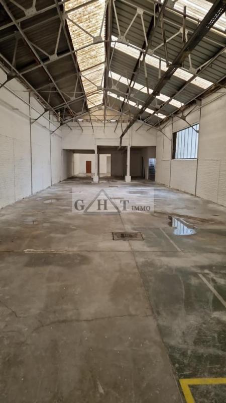 Entrepôt - 670 m²