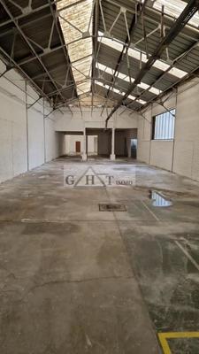 Entrepôt - 670 m²