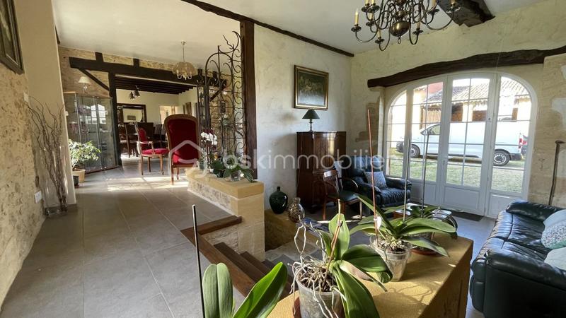 Propriété - 219 m² - 7 pièces