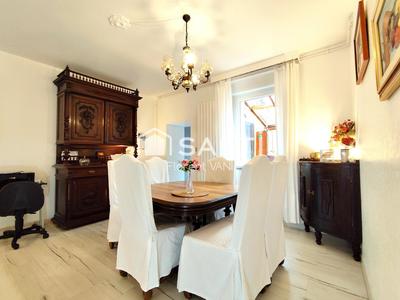 Maison - 230 m² - 12 pièces