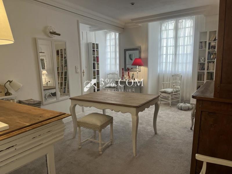 Demeure - 228 m² - 9 pièces