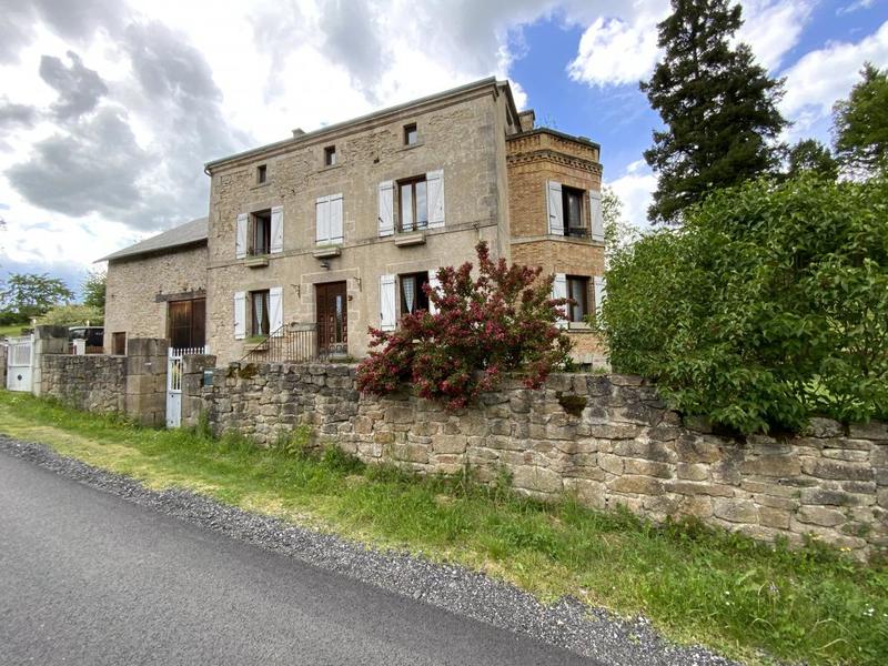 Maison - 235 m² - 9 pièces