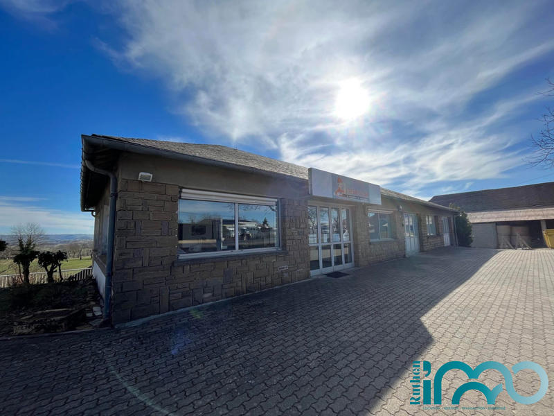 Maison traditionnelle - 185 m² - 8 pièces