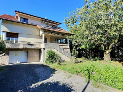 Maison - 186 m² - 8 pièces